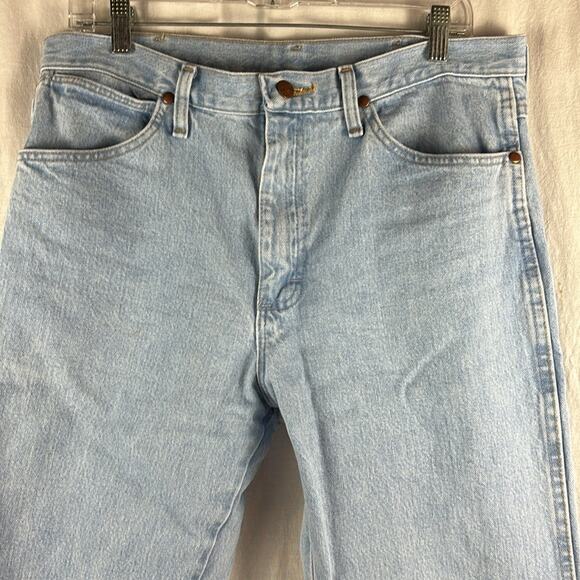 Wrangler Men's Light Wash Blue Jeans - Picture 2 of 9